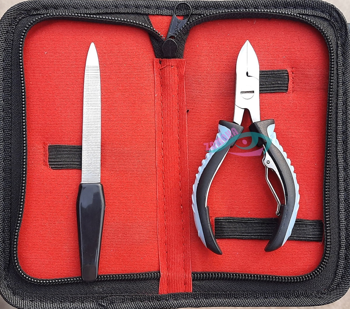 toenail-clipper-with-black-nail-file-in-packing-Copy.jpg